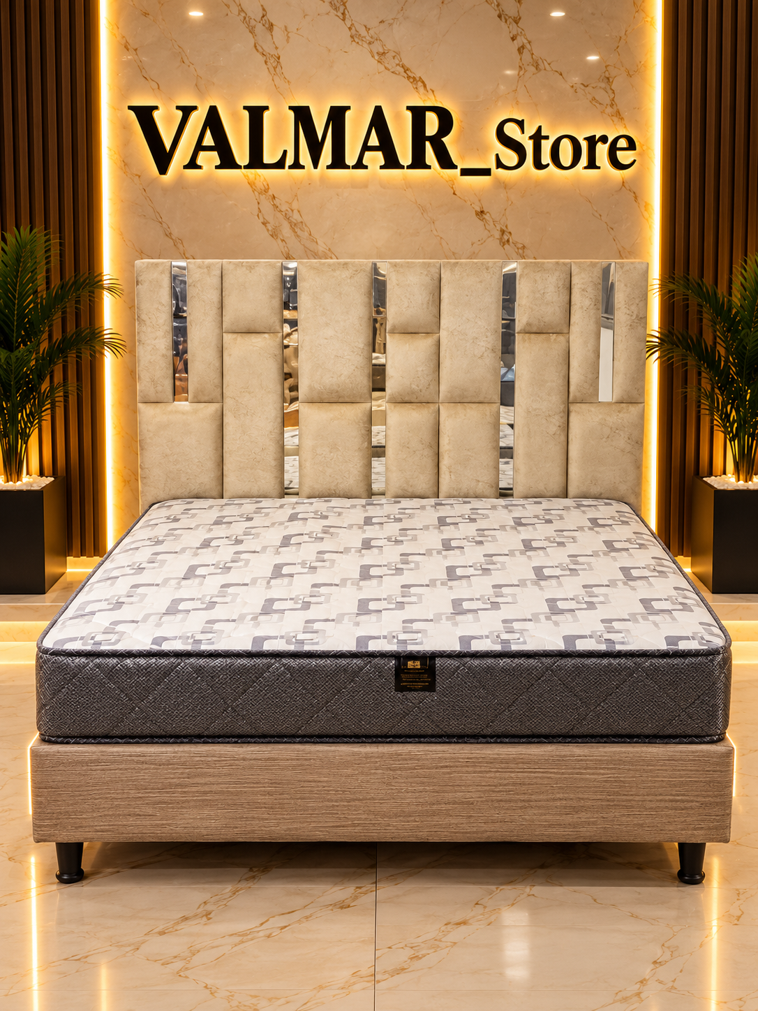Cama Base Pata Madera con Espaldar de Lujo Tapizado en Cuadros y Espejos Intermedios